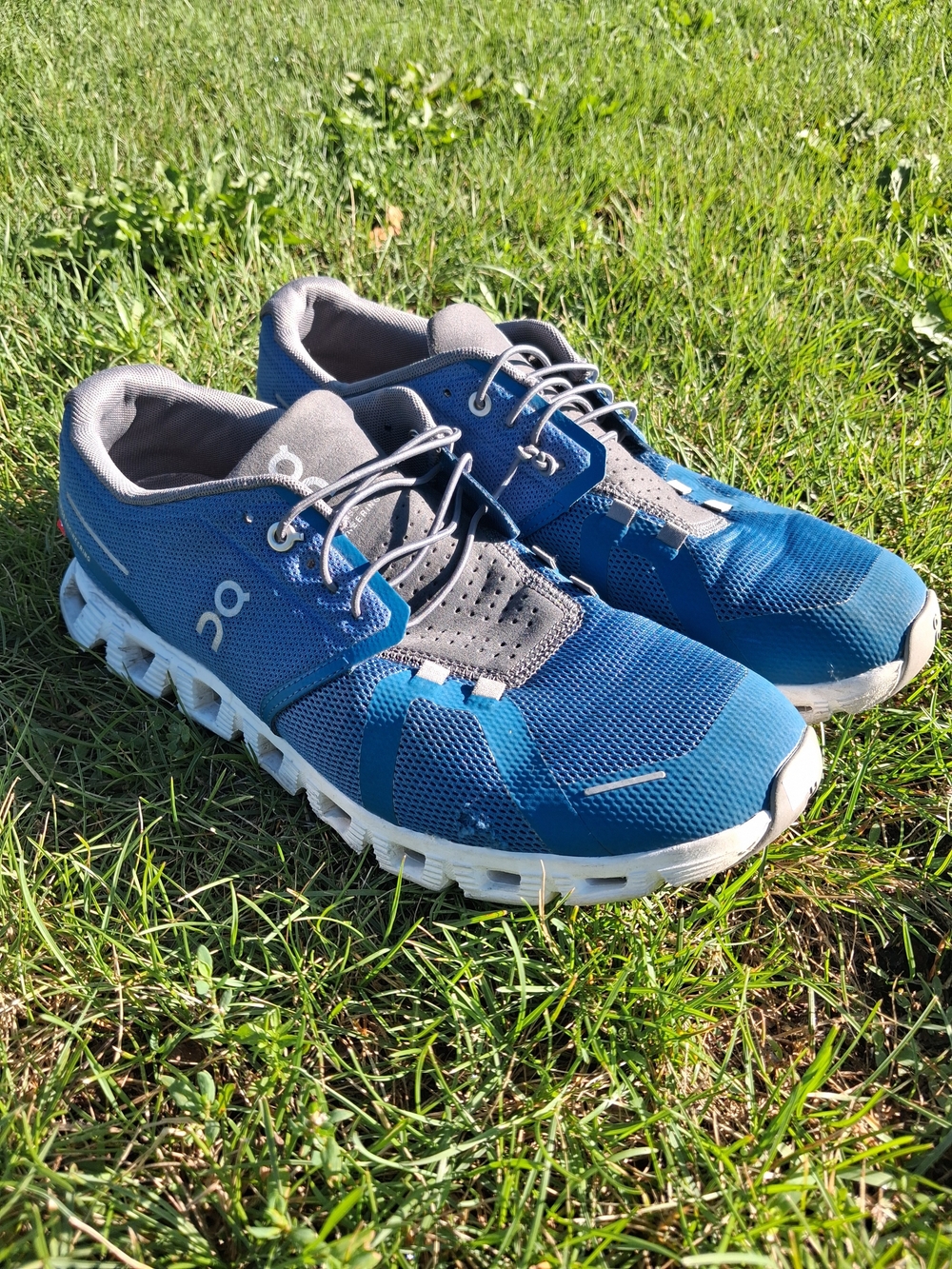 On Running Men’s Athletic Sneakers in Blue and White - Picture 2 of 7